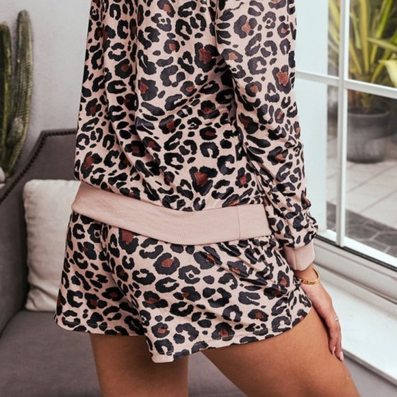 Long Sleeve Leopard Print Short Set - Picture 4 of 5